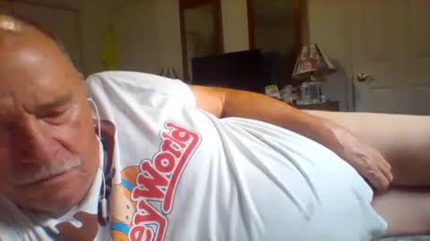 Snapshot of littlekenny1951 chatting on 10.15.25 littlekenny1951 online show from 10.15.25