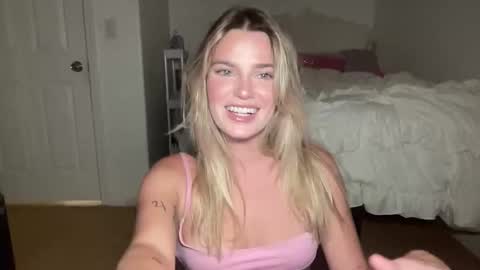 Snapshot of littlemaryjane19 chatting on 10.17.25 Marciabrady online show from 10.17.25