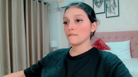 Sarahs Room online show from 01.06.25