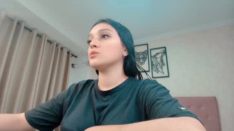 Sarahs Room online show from 02.04.25