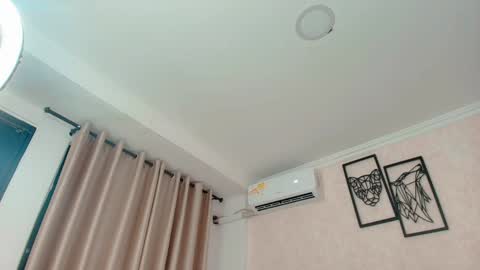 Sarahs Room online show from 02.05.25