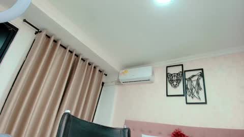 Sarahs Room online show from 03.01.25