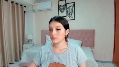 Sarahs Room online show from 03.04.25