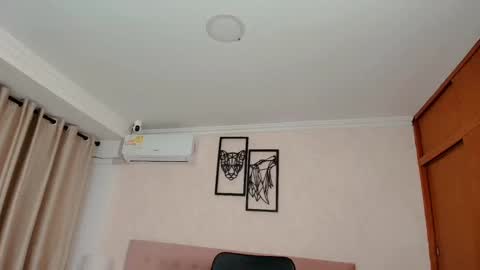 Sarahs Room online show from 09.29.25