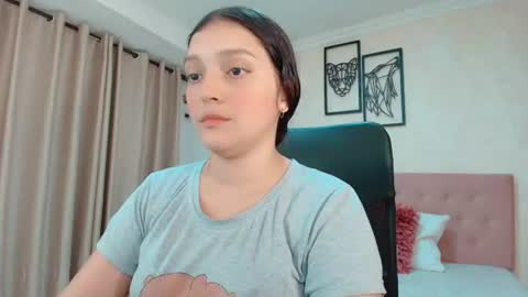 Sarahs Room online show from 06.25.26