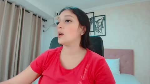 Sarahs Room online show from 07.04.26