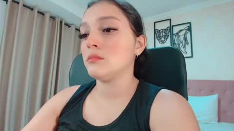 Sarahs Room online show from 07.06.26