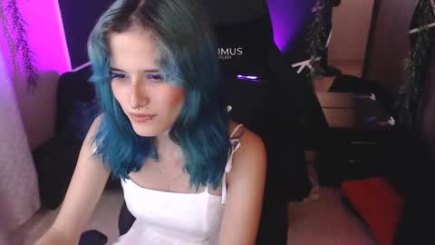 LAUREN online show from 10.31.25