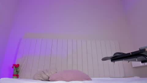 im olivia IG littleolivia01 online show from 01.11.25