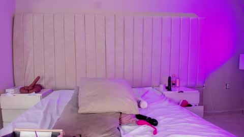 im olivia IG littleolivia01 online show from 01.07.26