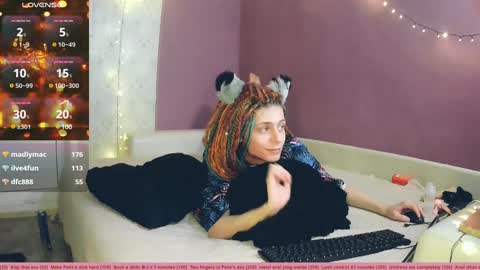 Snapshot of littlepinkcat chatting on 12.31.24 Felix online show from 12.31.24