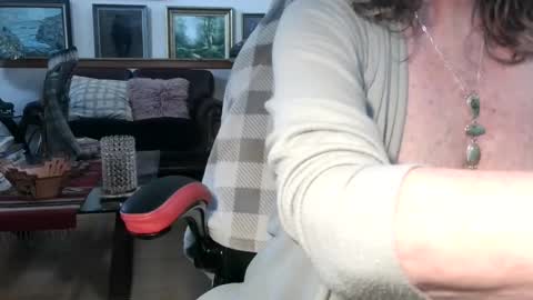 Snapshot of littlepistol chatting on 10.15.25 Miss D Shows Mon Wed Fri online show from 10.15.25