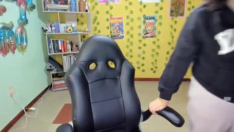 Mia  Wednesday to Sunday 730 am to 1030 am Colombian Hour D online show from 03.01.25