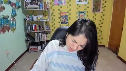 Mia  Wednesday to Sunday 730 am to 1030 am Colombian Hour D online show from 03.10.25