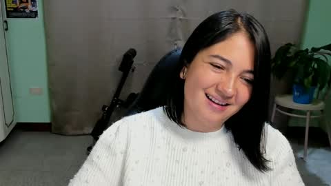 Mia  Wednesday to Sunday 730 am to 1030 am Colombian Hour D online show from 10.15.25