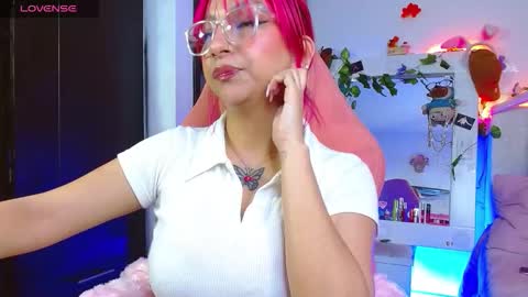 Snapshot of littlerouse_ chatting on 02.11.26 Ruby Rouse online show from 02.11.26