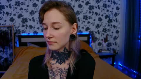 Niki  free tg channel with some photos gifs and info about streams  online show from 10.21.25