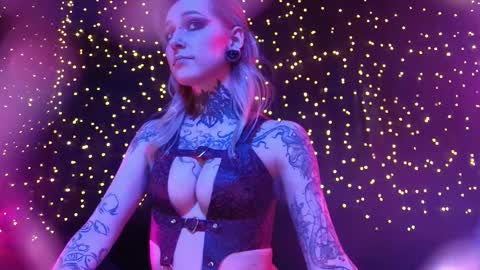 Niki  free tg channel with some photos gifs and info about streams  online show from 02.14.26