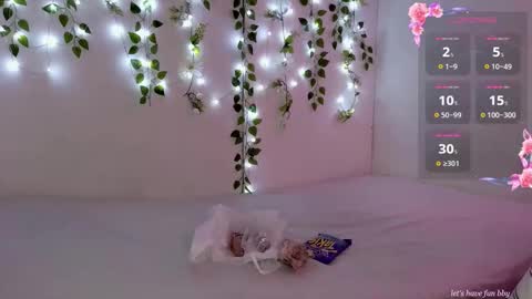 Snapshot of littlesun2216 chatting on 09.28.25 Moon online show from 09.28.25