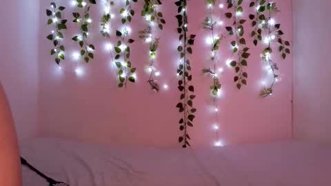 Snapshot of littlesun2216 chatting on 10.20.25 Moon online show from 10.20.25