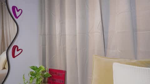 Snapshot of littletammy_ chatting on 12.21.25 littletammy_ online show from 12.21.25