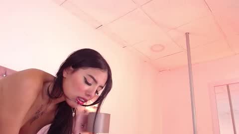 Snapshot of liv20_ chatting on 10.05.25 Nicky online show from 10.05.25