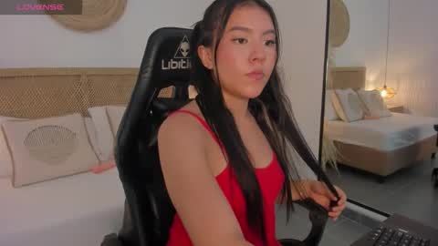 Snapshot of liv_honeey_ chatting on 10.24.25 liv honeey  online show from 10.24.25