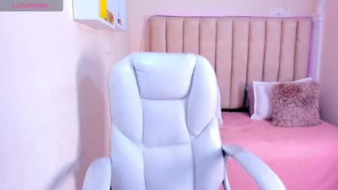 Snapshot of liz_bohemia chatting on 02.01.25 LIZ online show from 02.01.25