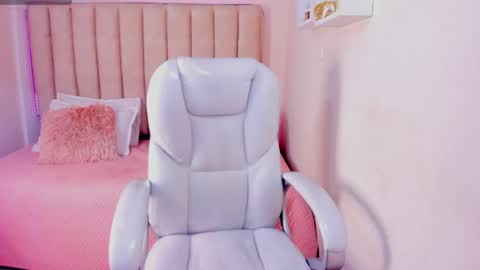 Snapshot of liz_bohemia chatting on 02.12.25 LIZ online show from 02.12.25