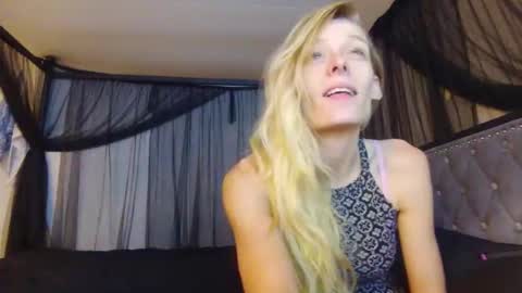 Snapshot of liz_jay chatting on 10.17.25 Jay-Liz online show from 10.17.25