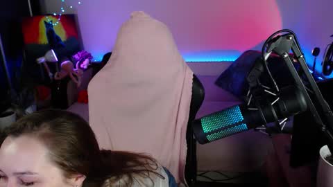 LIzaSwan online show from 11.22.25