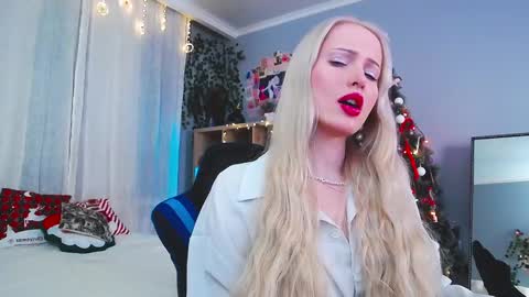 Snapshot of lizberry_moon chatting on 01.04.25 Lisa online show from 01.04.25