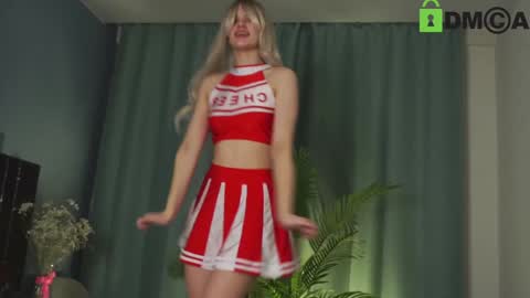 Snapshot of lizbethcoll chatting on 01.08.25 Sunnheart online show from 01.08.25