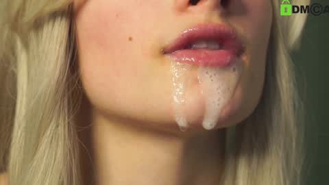 Snapshot of lizbethcoll chatting on 02.04.25 Sunnheart online show from 02.04.25