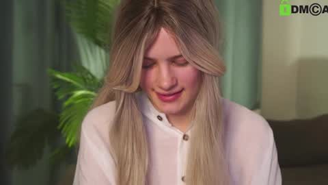 Snapshot of lizbethcoll chatting on 02.08.25 Sunnheart online show from 02.08.25