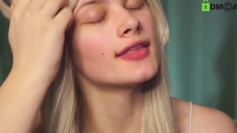 Snapshot of lizbethcoll chatting on 02.12.25 Sunnheart online show from 02.12.25