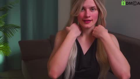 Snapshot of lizbethcoll chatting on 02.15.25 Sunnheart online show from 02.15.25