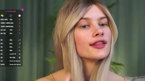 Snapshot of lizbethcoll chatting on 03.01.25 Sunnheart online show from 03.01.25