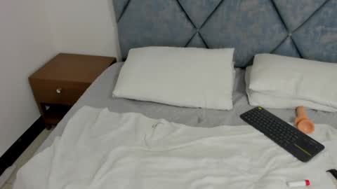 lizz_luna online show from 12.28.24