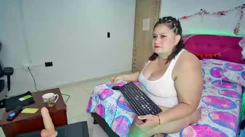 lizz_milf online show from 10.28.25