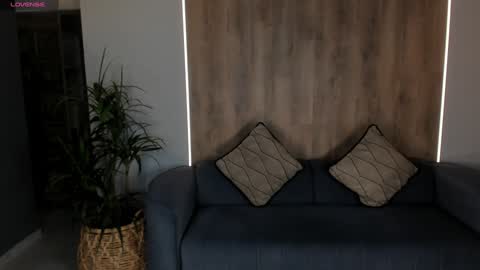 Lizzi  online show from 12.30.24