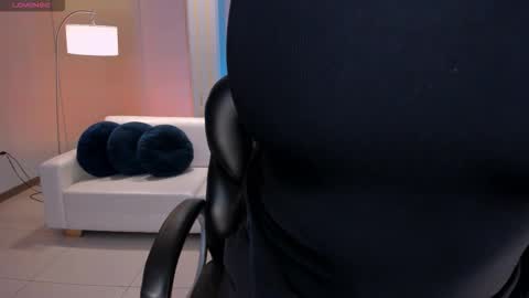 Lizzi  online show from 10.10.25