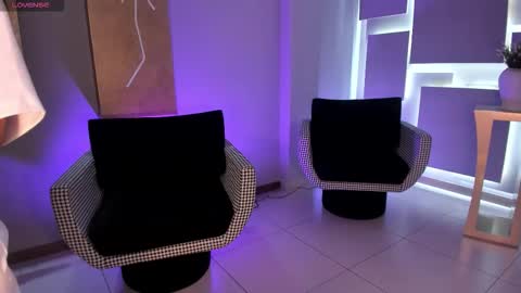 Lizzi  online show from 10.11.25