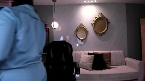 Lizzi  online show from 10.24.25