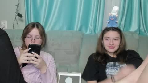 lizzi_muur online show from 12.31.24