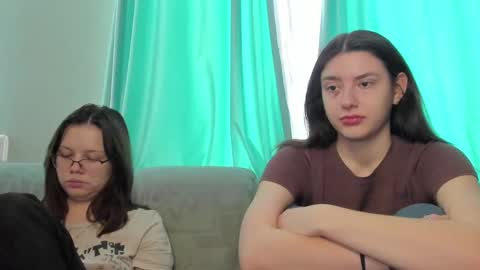 lizzi_muur online show from 02.04.25