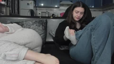 lizzi_muur online show from 02.19.25