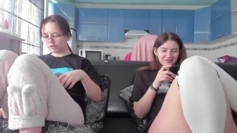 lizzi_muur online show from 02.26.25