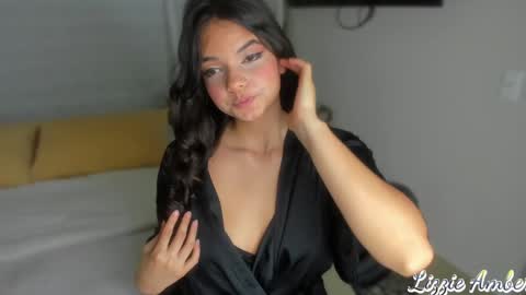 Snapshot of lizzieamber chatting on 12.10.24 lizzieamber online show from 12.10.24