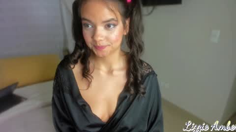 Snapshot of lizzieamber chatting on 12.29.24 lizzieamber online show from 12.29.24